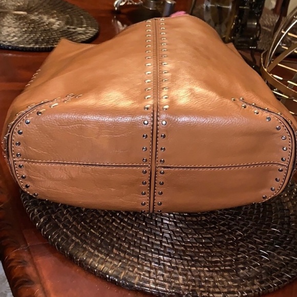 Michael Kors Astor Studded hobo bag (medium) - Picture 6 of 16